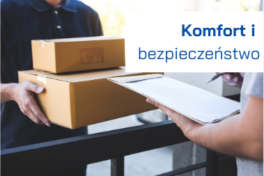 Kurier przekazuje paczki, a klient podpisuje dokument na clipboardzie. Po prawej stronie biały prostokąt z napisem: „Komfort i bezpieczeństwo”, gdzie słowa „Komfort i” są pogrubione. Grafika symbolizuje wygodną i bezpieczną dostawę.